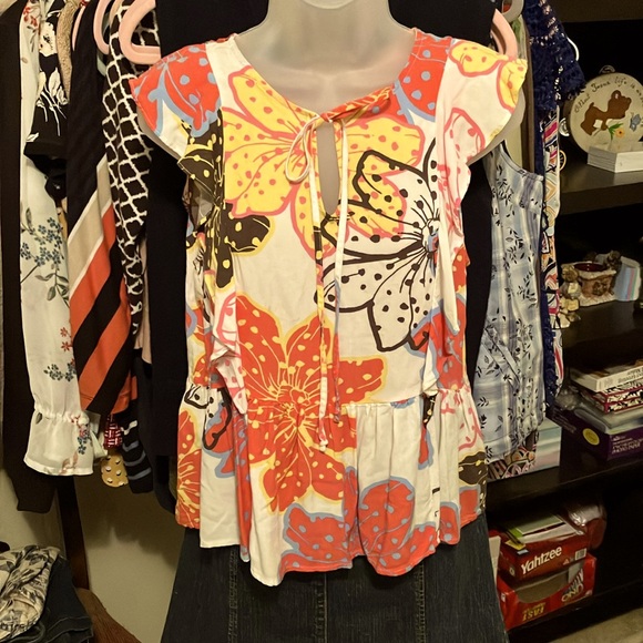 Colorful sleeveless peplum top with ruffles and tie at neck.  Medium - Picture 1 of 5